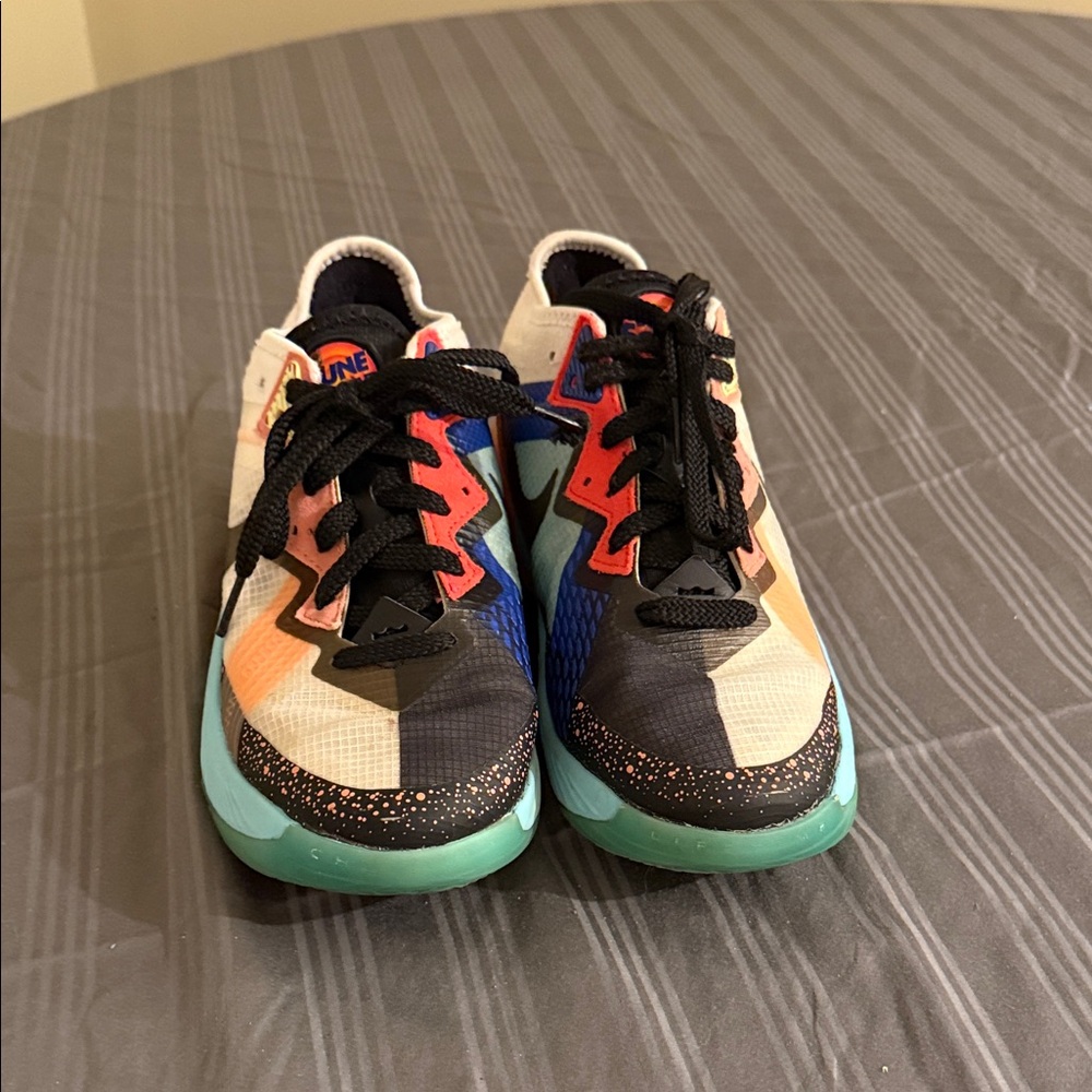 Nike LeBron 18 Youth Basketball sneakers